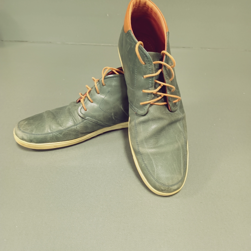 Bosi Men's Leather Casual Shoes, Size 10.  Designed in Italy, Made in Colombia